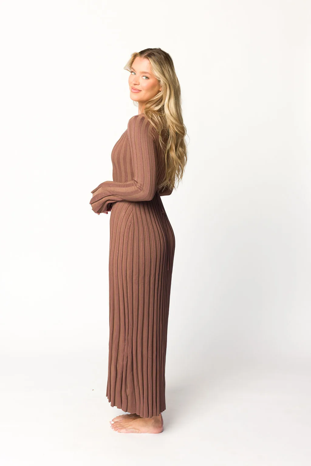 Hadley Long Sleeve V-Neck Knit Maxi Dress in Cocoa