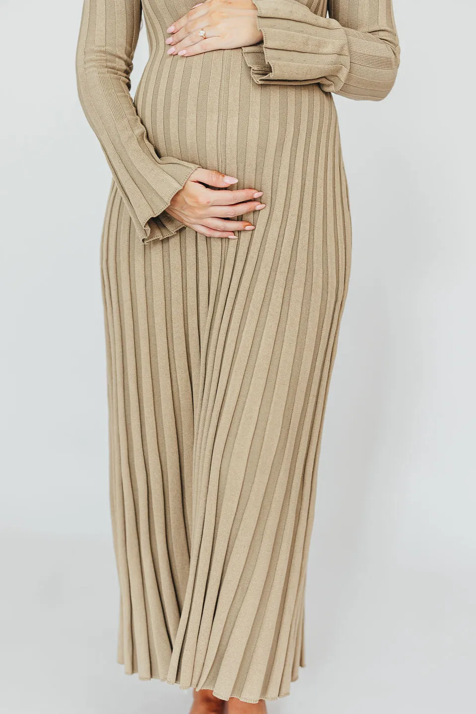 Hadley Long Sleeve V-Neck Knit Maxi Dress in Dune
